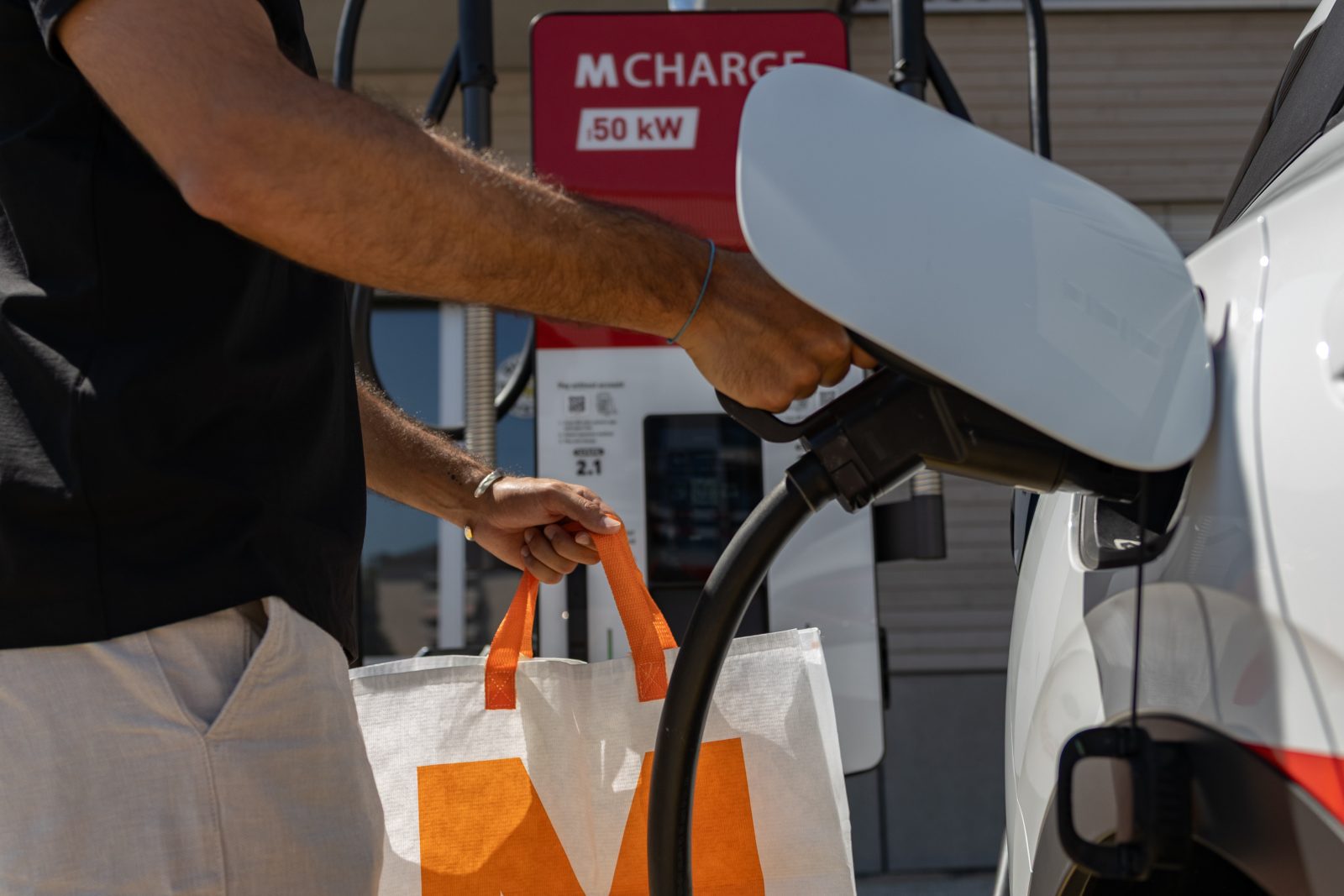 M-Charge baut Ladenetz auf 1'000 Ladepunkte aus