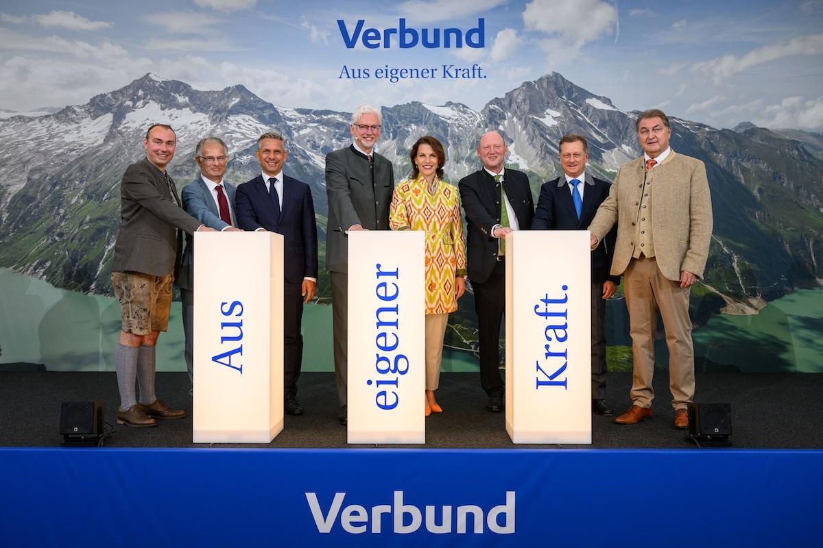 Turbinenstart LIII: v.l.n.r Bürgermeister Kaprun Domenik David, Bundesminister Markus Marterbauer und Wolfgang Hattmannsdorfer, CEO VERBUND Michael Strugl, Landeshauptfrau Karoline Edtstadler, COO VERBUND Achim Kaspar, Geschäftsführer VERBUND Hydro Power Michael Amerer und Karl Heinz Gruber  / (C)VERBUND/Wiedl
