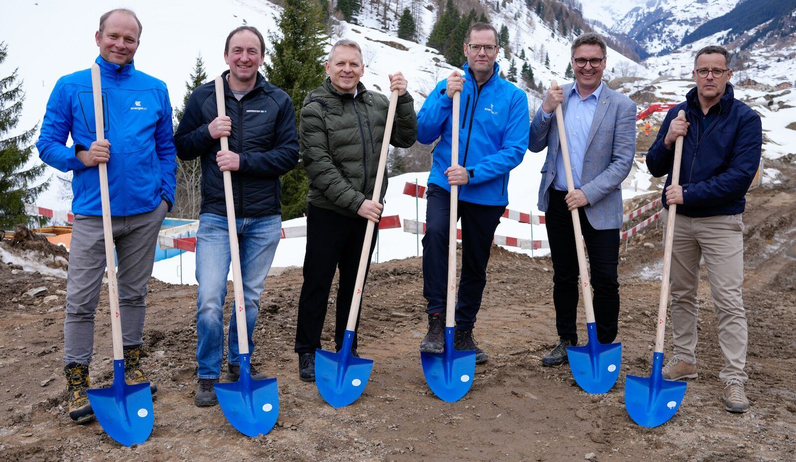 v.l.n.r.: Christian Gisler (Verwaltungsrat Kraftwerk Meiental AG), Wendelin Loretz (Verwaltungsrat Kraftwerk Meiental AG), Beat Baumann (Gemeindepräsident Wassen), Werner Jauch (Verwaltungs- ratspräsident Kraftwerk Meiental AG), Hermann Epp (Regierungsrat Kanton Uri), Kurt Schuler (Prä- sident Korporation Uri)