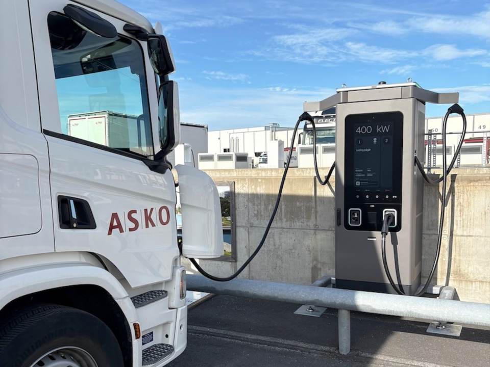 ABB E-mobility: Service sichert ASKOs Lkw-Ladenetz