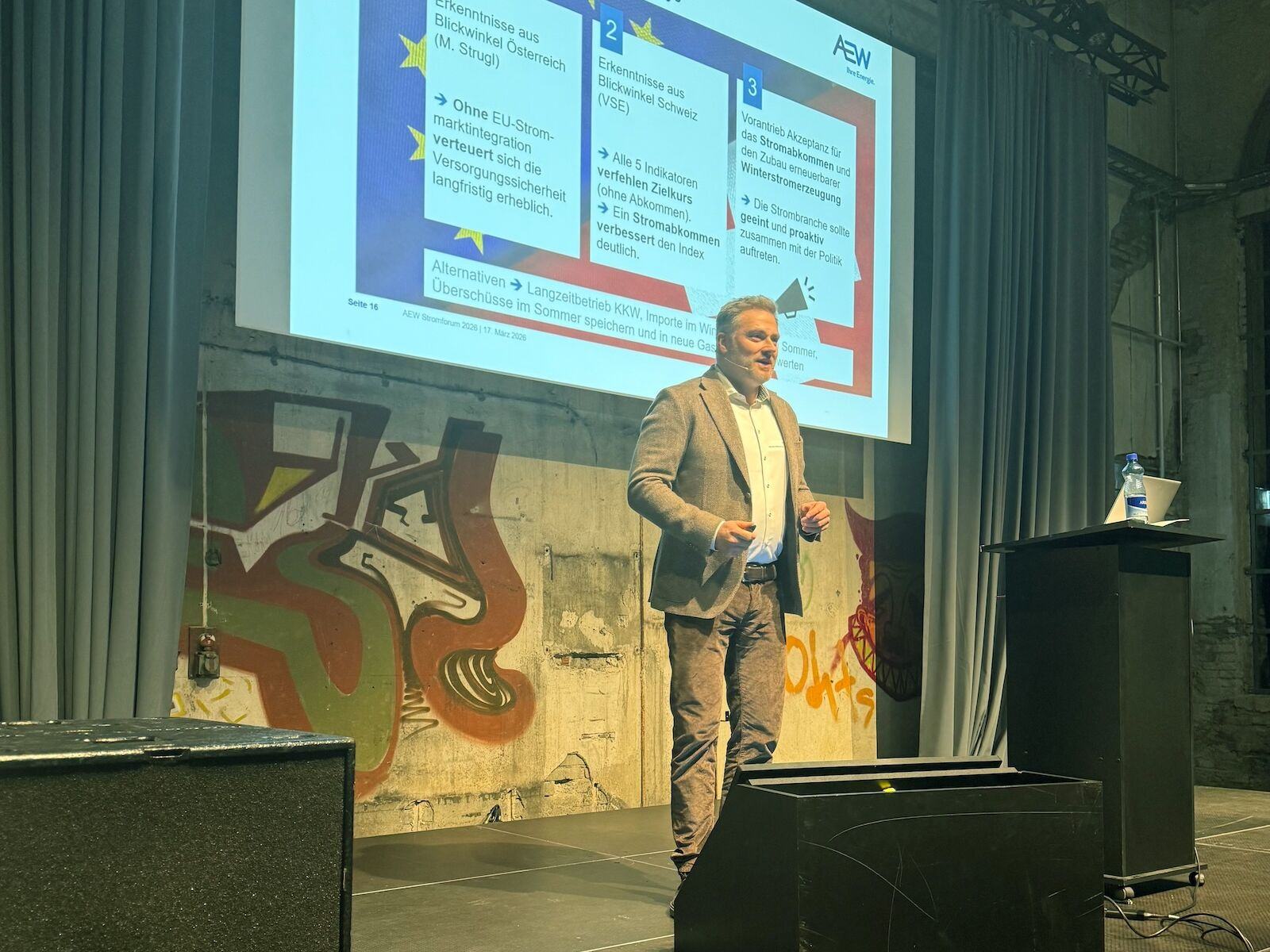 AEW zieht ein positives Fazit. Bernhard Mayerhofer betont: «Die Anforderungen an unsere Branche steigen stetig – Versorgungssicherheit, der Ausbau der inländischen Produktion, eine zukunftsfitte Netzinfrastruktur und die Position der Schweiz im europäischen Strommarkt standen im Zentrum vieler Diskussionen.»