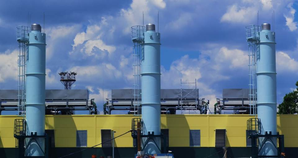 Alpiq kombiniert Gaskraftwerk und Batteriespeicher