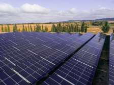 Axpo Tochter Urbasolar gewinnt den ersten langfristigen PPA des französischen Verteidigungsministeriums. In Salbris entsteht auf einem ehemaligen Militärgelände eine 42-MWp-Solaranlage.