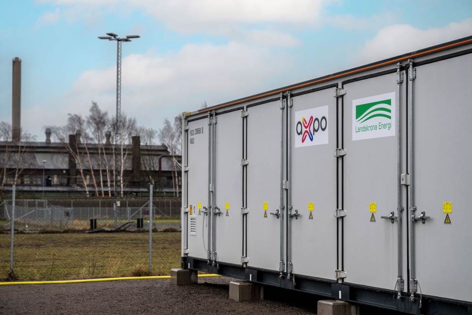 Axpo und R.Power unterzeichnen einen langfristigen Vertrag zur Optimierung einer 300-MW-/1’200-MWh-Batterieanlage in Polen. (Beispielanlage in Schweden)
