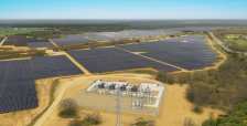 Axpo hat in der spanischen Provinz León den Solarpark «Vilecha» eingeweiht. Die 200-MWp-Anlage ist der grösste Solarpark der Axpo Gruppe und produziert jährlich mehr als 377 GWh Solarstrom. McDonald’s Spanien und Rockwool beziehen Strom über langfristige PPAs.