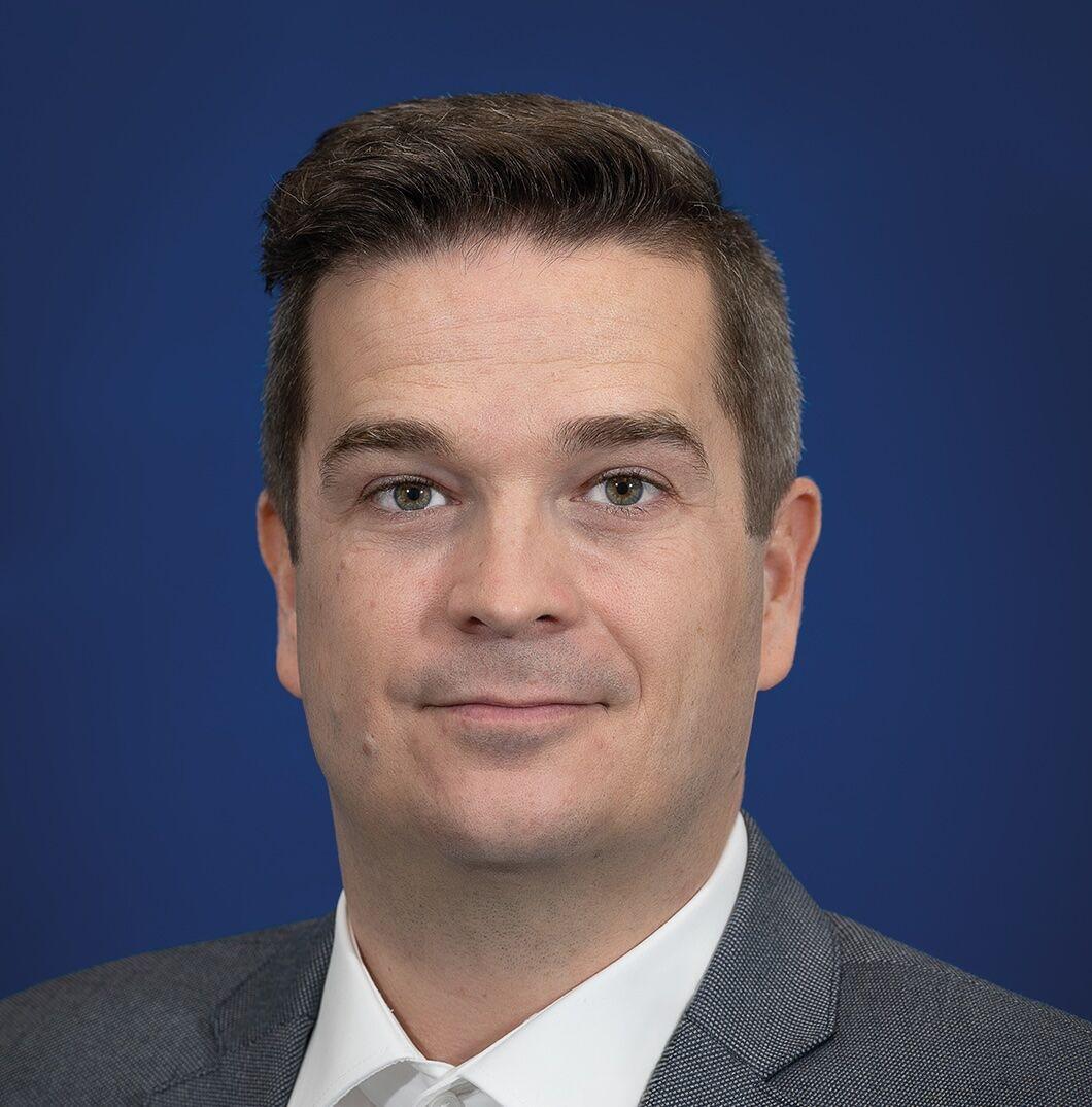 Rolf Schröter wird per 1. Januar 2027 neuer CEO von Eniwa. Der bisherige Geschäftsführer der Netzulg AG bringt umfassende Erfahrung aus Netz, Produktion und Energieunternehmen mit und übernimmt die operative Gesamtverantwortung.