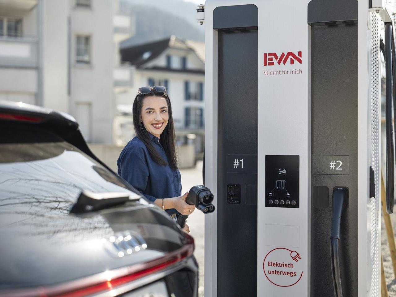 Mobilitätskundinnen und -kunden profitieren bereits in Stansstad, Oberdorf, Stans und Emmetten von der bequemen und schnellen Lademöglichkeit des EWN.