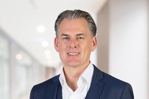 Peter Kistler wird neuer CEO der Energie Zürichsee Linth AG. Er übernimmt die Funktion im April 2026 und folgt auf Ernst Uhler, der nach fast 30 Jahren in die Frühpension tritt.