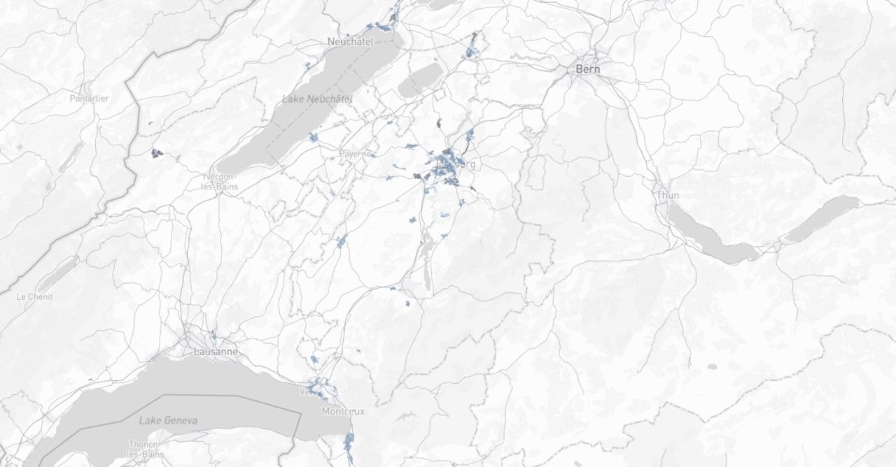 Groupe E veröffentlicht eine interaktive Karte mit allen Fernwärmenetzen in der Schweiz. Adresssuche zeigt Versorgungszonen, Projekte in Prüfung und bestehende Netze. Knapp 50 Netze sind erfasst.