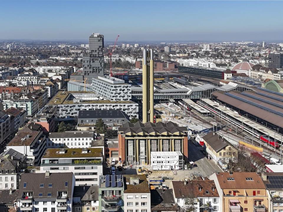 IWB ersetzt Erdgas durch Holzpellets in Basel