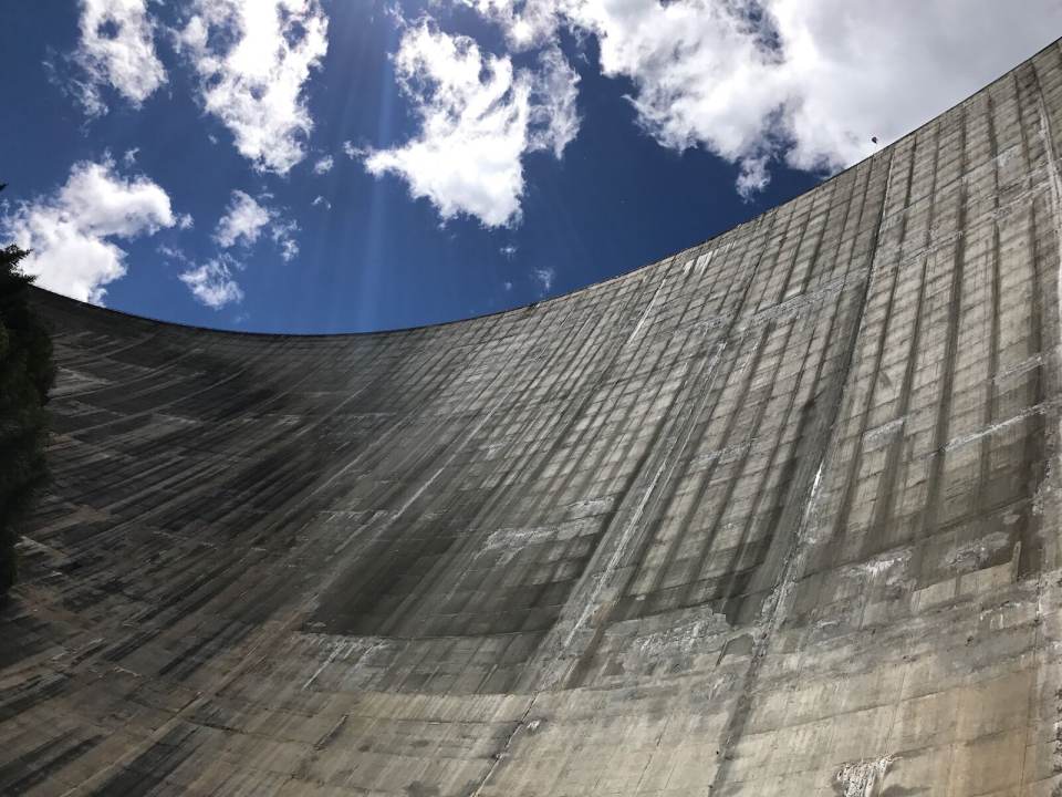 Stausee und Wasserkraftanlage zur Sicherung der Stromversorgung im Winter