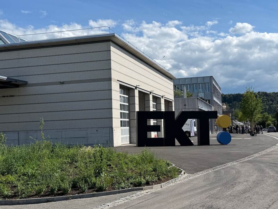 EKT öffnet neues Betriebsgebäude