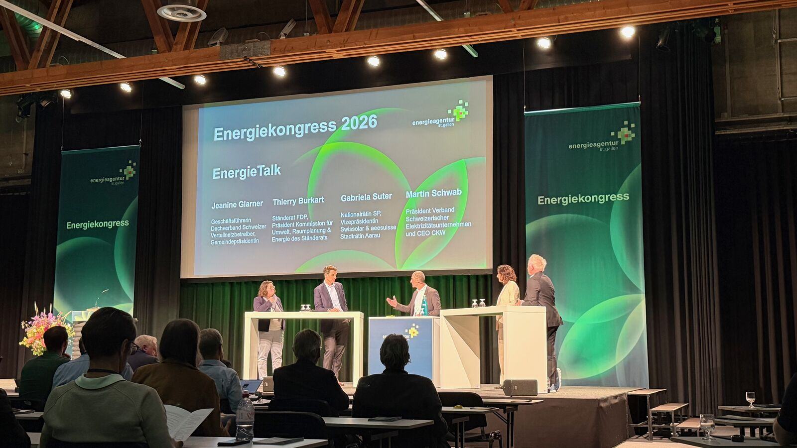 Der Energiekongress 2026 in St.Gallen zeigte: Die Energiewende entscheidet sich in der Umsetzung vor Ort. Im Fokus standen Technologie, Batteriespeicher, Flexibilität, lokale EVU, Verteilnetze und konkrete Projekte für die Energiezukunft.