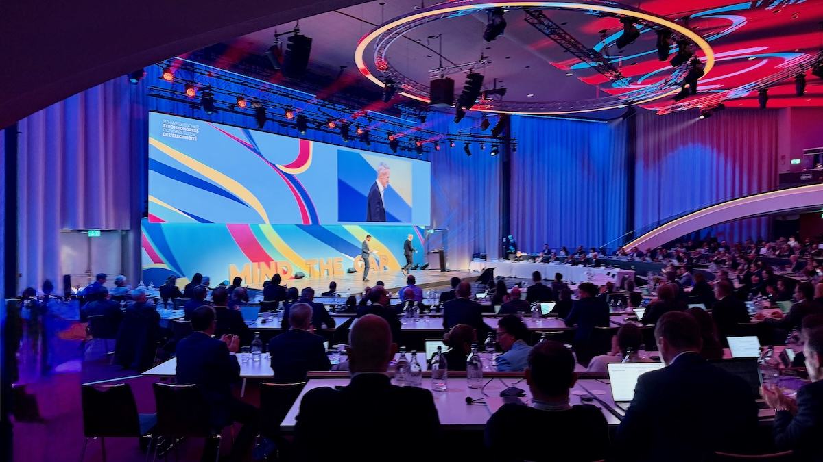 Im Kursaal Bern debattierten während zwei Tagen über 500 Vertreter:innen aus Energie, Politik, Wirtschaft und Forschung über die Herausforderungen des Schweizer Energiesystems.