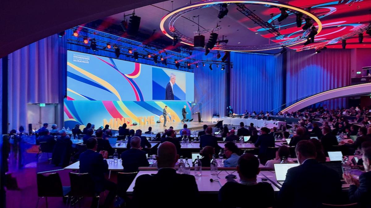 Im Kursaal Bern debattierten während zwei Tagen über 500 Vertreter:innen aus Energie, Politik, Wirtschaft und Forschung über die Herausforderungen des Schweizer Energiesystems.