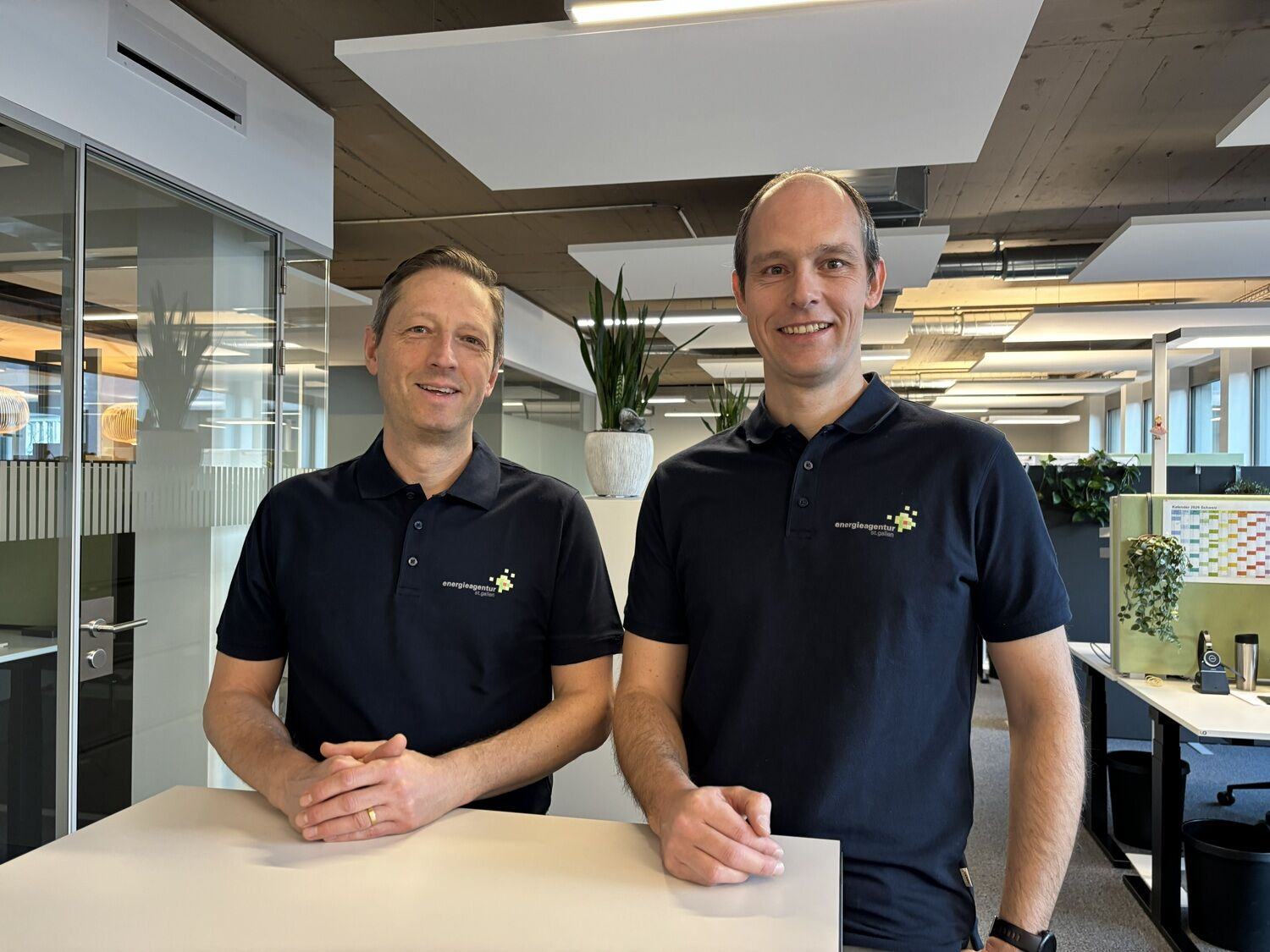 Die beiden Projektleiter der Energieagentur St.Gallen: Martin Krapf und Daniel Wittenwiler (v.l.n.r.): Energieagentur St.Gallen steigert Datenqualität im #GWR auf 95 %. 90’000 Datensätze aus 187 Quellen geprüft.