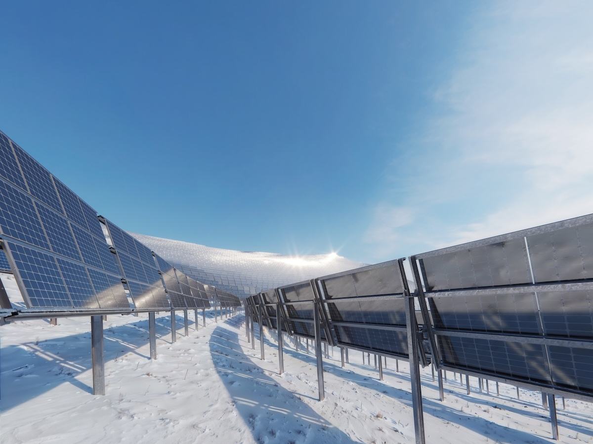 Die alpine Solaranlage Morgeten im Simmental zeigt, wie Winterstromproduktion und Speichertechnologie die Versorgungssicherheit stärken können. Das bewilligte Projekt ist derzeit blockiert.