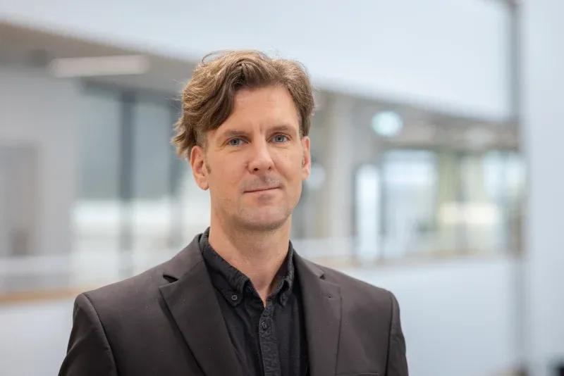 „Die Bundesregierung kann und muss für marktorientierte Großbatteriespeicher hinsichtlich Lage, Objektgröße sowie Netzebene entsprechende Vorgaben machen", regt Wende-von Berg an. „Das Gleiche gilt für Freiflächen-Photovoltaikanlagen und - mit Einschränkungen - auch für Elektrolyseure und Windenergieanlagen."